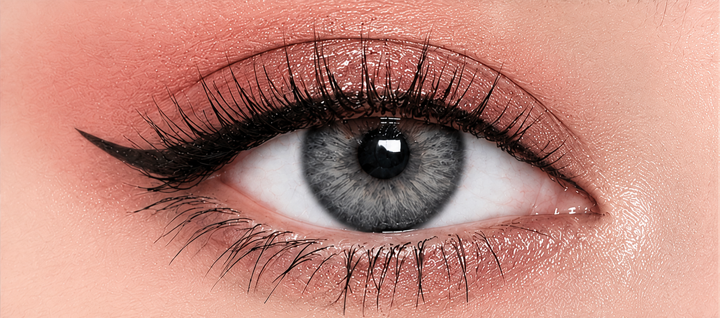 Smooth Eyeliner Liquid Pen with long-lasting wear and no smudging