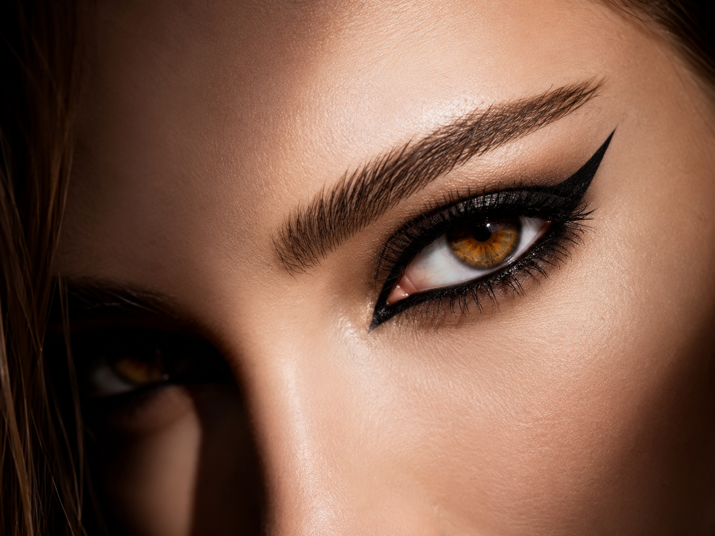 Smooth Eyeliner Liquid Pen with long-lasting wear and no smudging